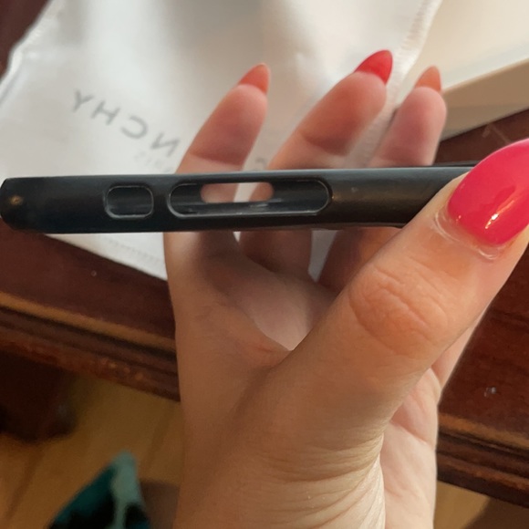 Givenchy iPhone X Case!!! 100% authentic - Picture 7 of 11